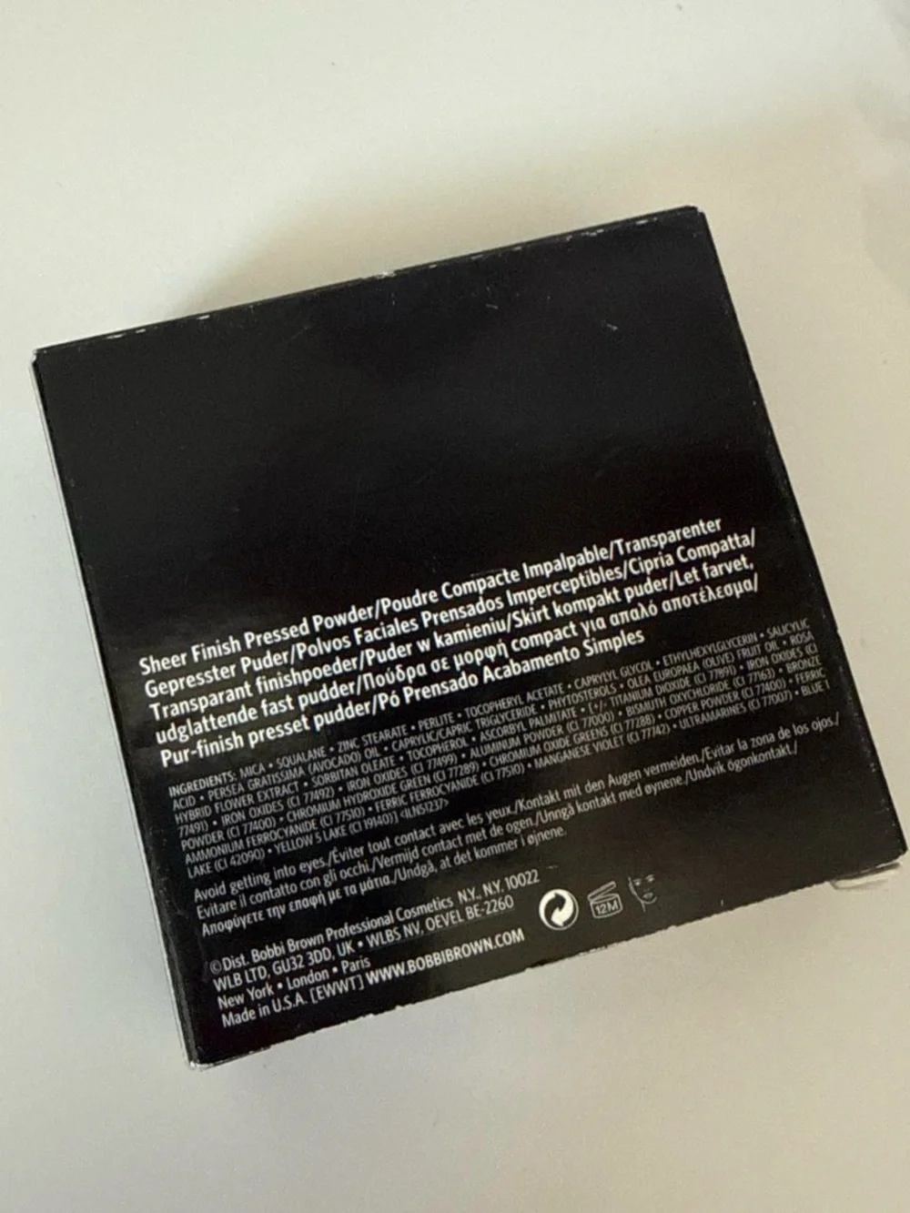Bobbi Brown Sheer Finish Pressed Powder - Black Compact